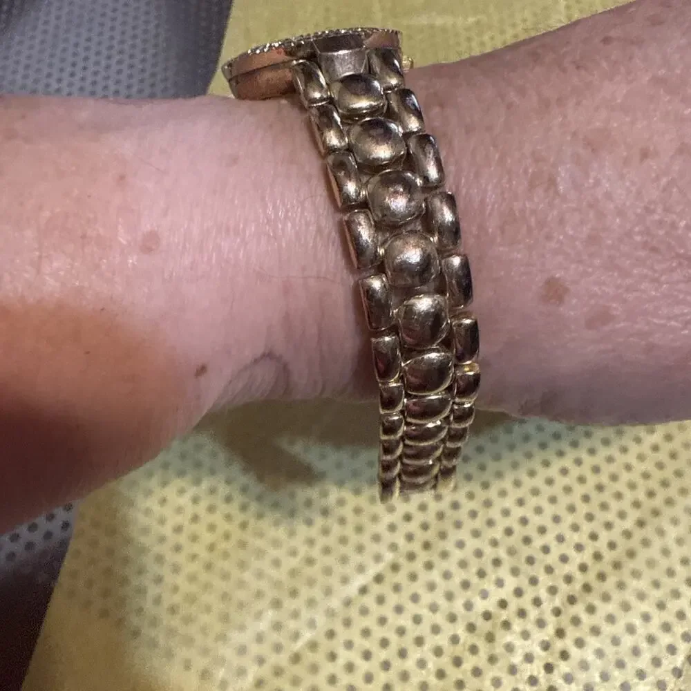 Gossip gold tone